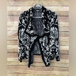 Charlotte Russe Women’s Black & White Sweater Open Front Cardigan Size: Medium